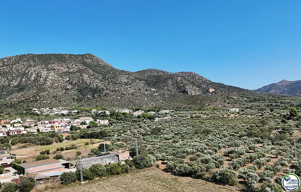 Grande maison de village au cœur de Palau Saverdera.