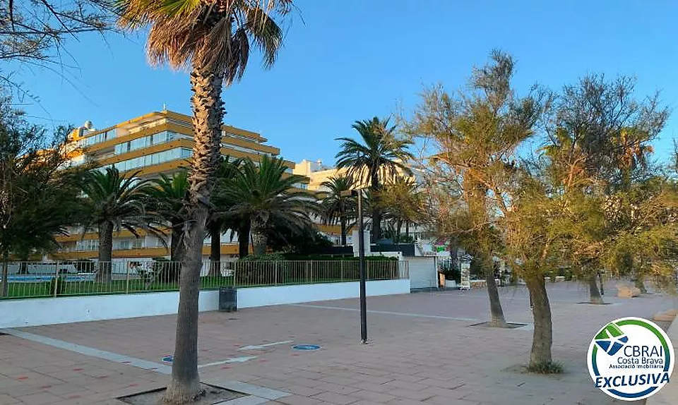 Ferienwohnung direkt am Meer von Roses, Santa Margarita , Roses Holiday Center mit Vermietlizenz