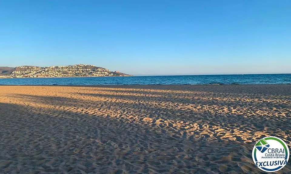 Ferienwohnung direkt am Meer von Roses, Santa Margarita , Roses Holiday Center mit Vermietlizenz