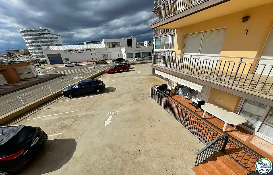 Appartement spacieux à 200 mètres de la plage, 2 chambres, grande terrasse, parking