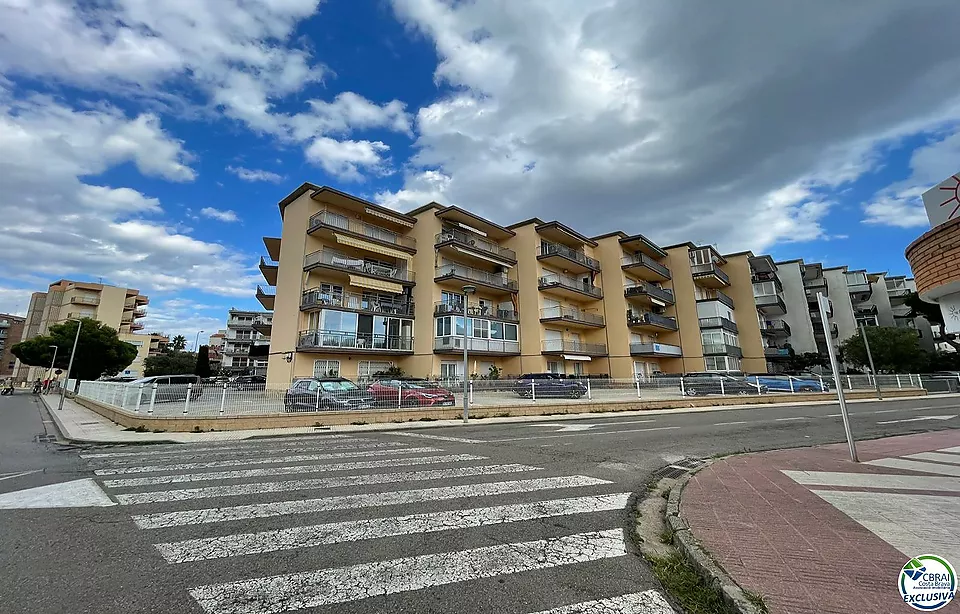 Appartement spacieux à 200 mètres de la plage, 2 chambres, grande terrasse, parking