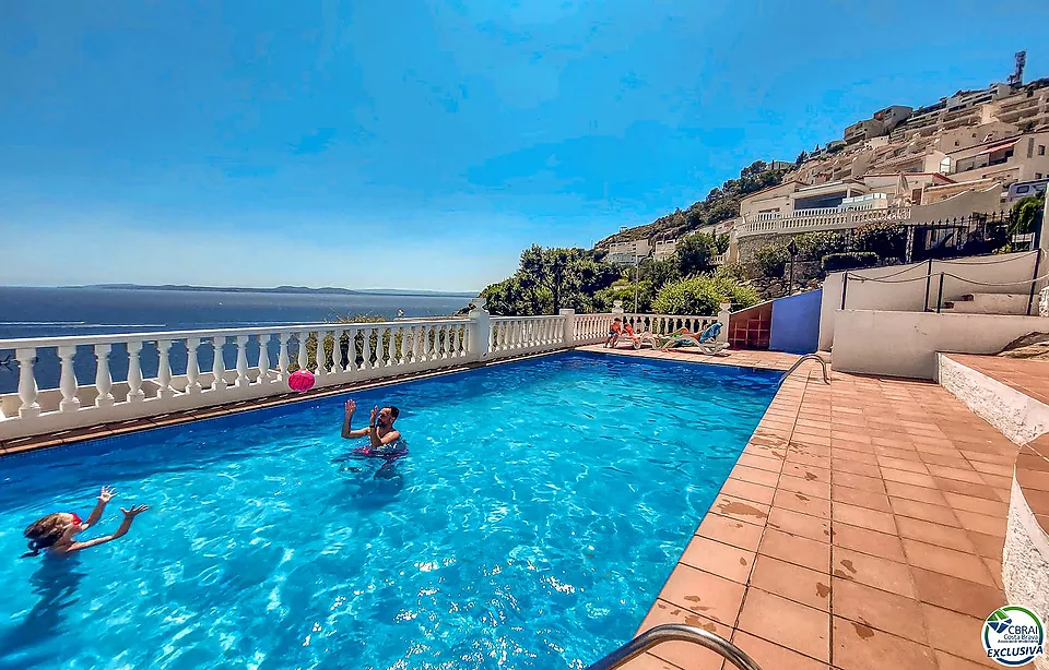 Impresionante Casa Reformada con Vistas al Mar en Canyelles Petites