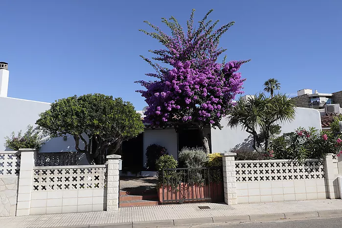 Sale of emblematic house in Santa Margarita, Roses.