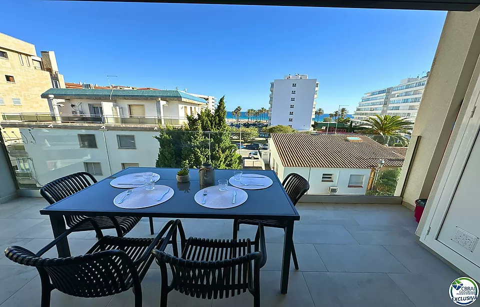 APPARTEMENT SPECTACULAIRE À 120 METRES DE LA MER AVEC PISCINE À SANTA MARGARITA, ROSES