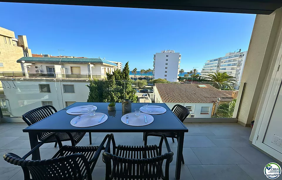 APPARTEMENT SPECTACULAIRE À 120 METRES DE LA MER AVEC PISCINE À SANTA MARGARITA, ROSES