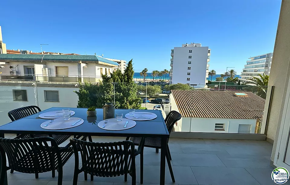 APPARTEMENT SPECTACULAIRE À 120 METRES DE LA MER AVEC PISCINE À SANTA MARGARITA, ROSES