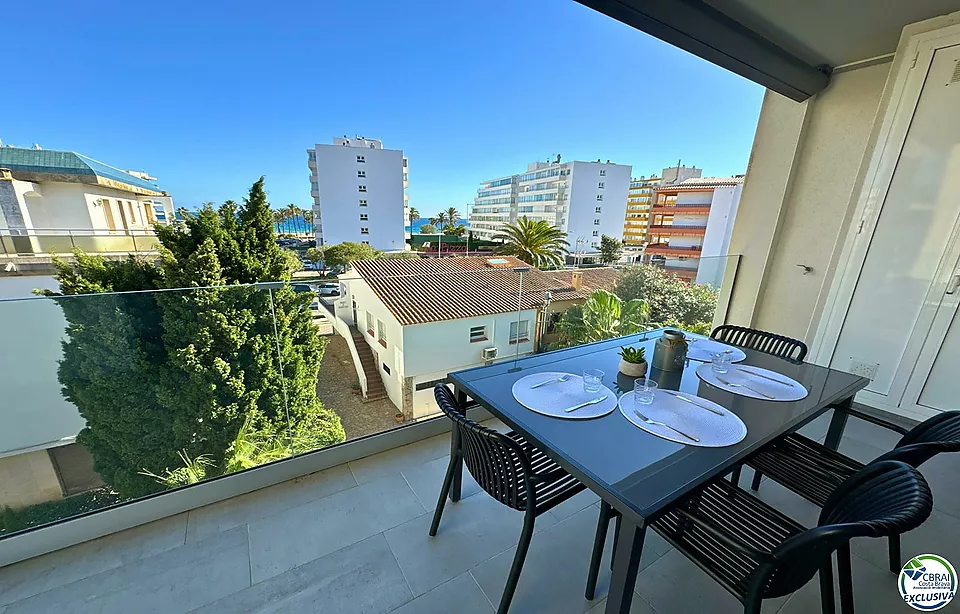 APPARTEMENT SPECTACULAIRE À 120 METRES DE LA MER AVEC PISCINE À SANTA MARGARITA, ROSES