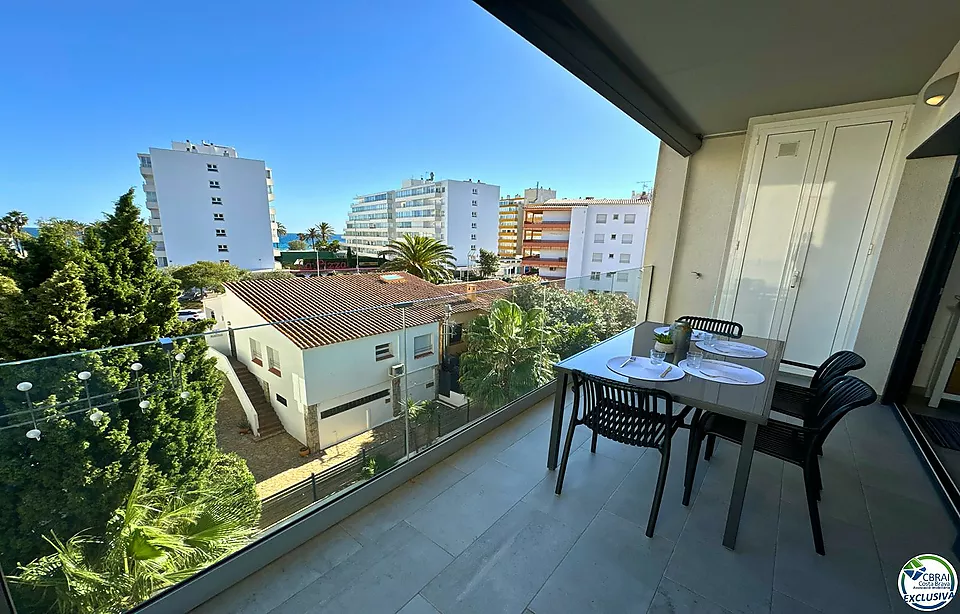 APPARTEMENT SPECTACULAIRE À 120 METRES DE LA MER AVEC PISCINE À SANTA MARGARITA, ROSES