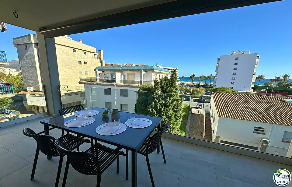 APPARTEMENT SPECTACULAIRE À 120 METRES DE LA MER AVEC PISCINE À SANTA MARGARITA, ROSES