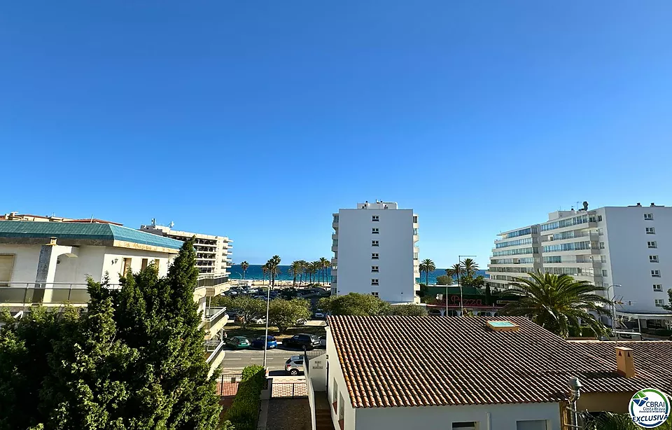 APPARTEMENT SPECTACULAIRE À 120 METRES DE LA MER AVEC PISCINE À SANTA MARGARITA, ROSES