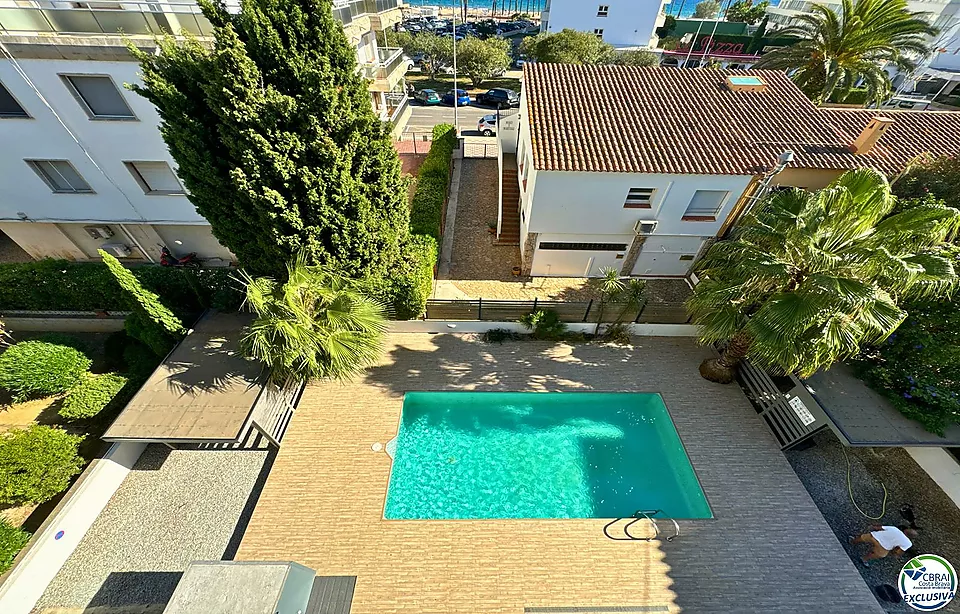 APPARTEMENT SPECTACULAIRE À 120 METRES DE LA MER AVEC PISCINE À SANTA MARGARITA, ROSES