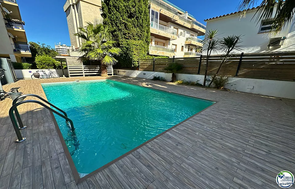 APPARTEMENT SPECTACULAIRE À 120 METRES DE LA MER AVEC PISCINE À SANTA MARGARITA, ROSES