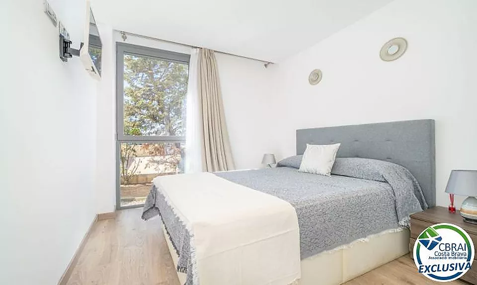 CLOT DELS FRANQUETS Rez-de-chaussée avec 3 chambres avec 224 m2 de terrasse et jardin à 200m de la plage