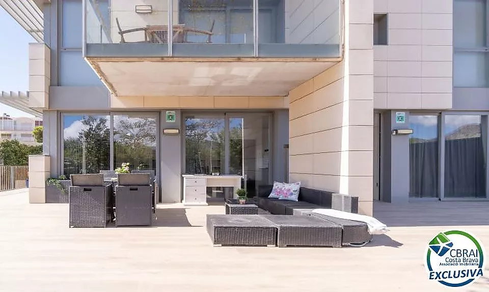 CLOT DELS FRANQUETS Rez-de-chaussée avec 3 chambres avec 224 m2 de terrasse et jardin à 200m de la plage