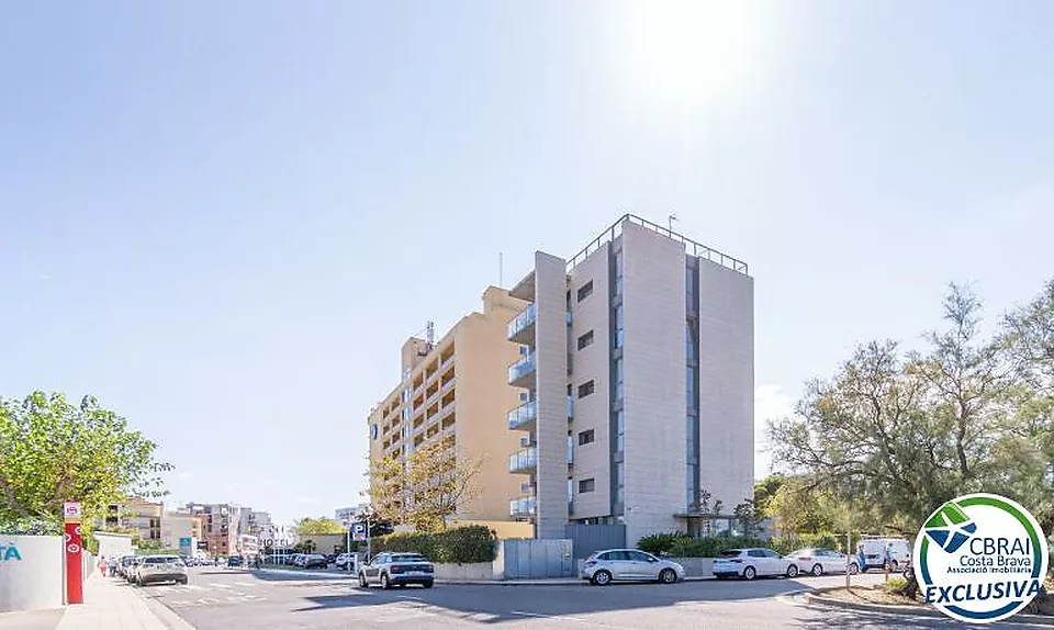 CLOT DELS FRANQUETS Rez-de-chaussée avec 3 chambres avec 224 m2 de terrasse et jardin à 200m de la plage