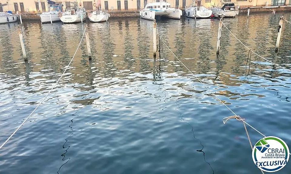 PORT MOXÓ Apartment mit Blick auf den Kanal, Liegeplatz für Segelboot und privatem Parkplatz im Freien