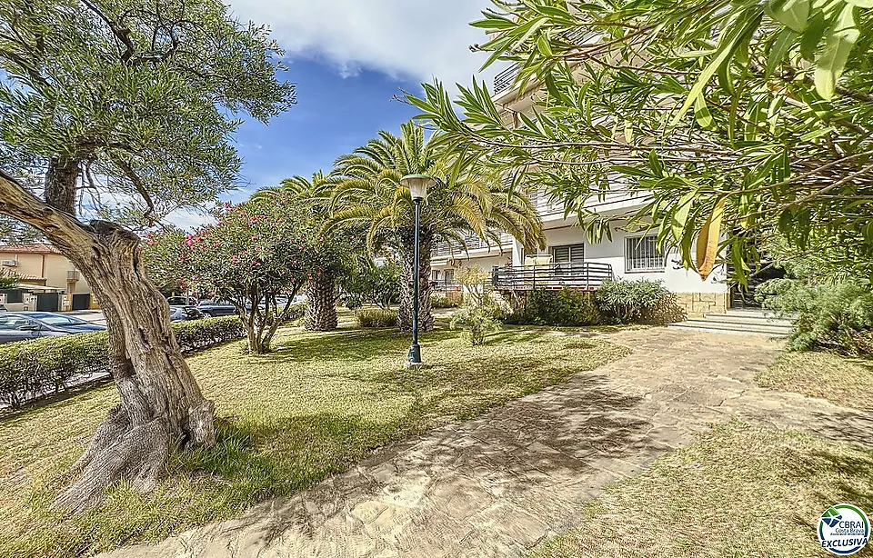 KOMFORTABLE WOHNUNG MIT BERGBLICK, TERRASSE UND PARKPLATZ