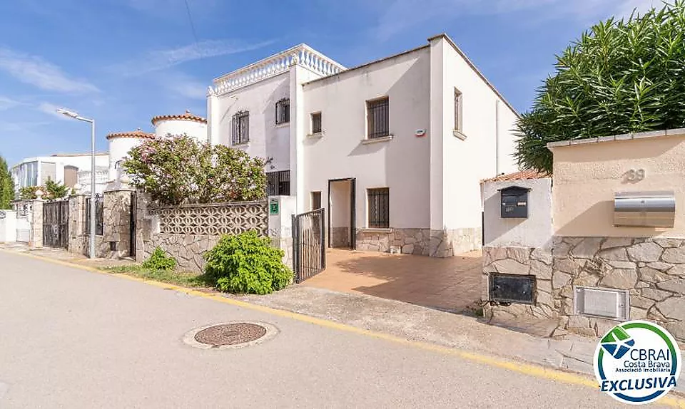 MONTGRÍ Maison de 4 chambres avec jardin à quelques mètres de la plage