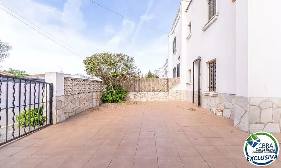 MONTGRÍ Maison de 4 chambres avec jardin à quelques mètres de la plage