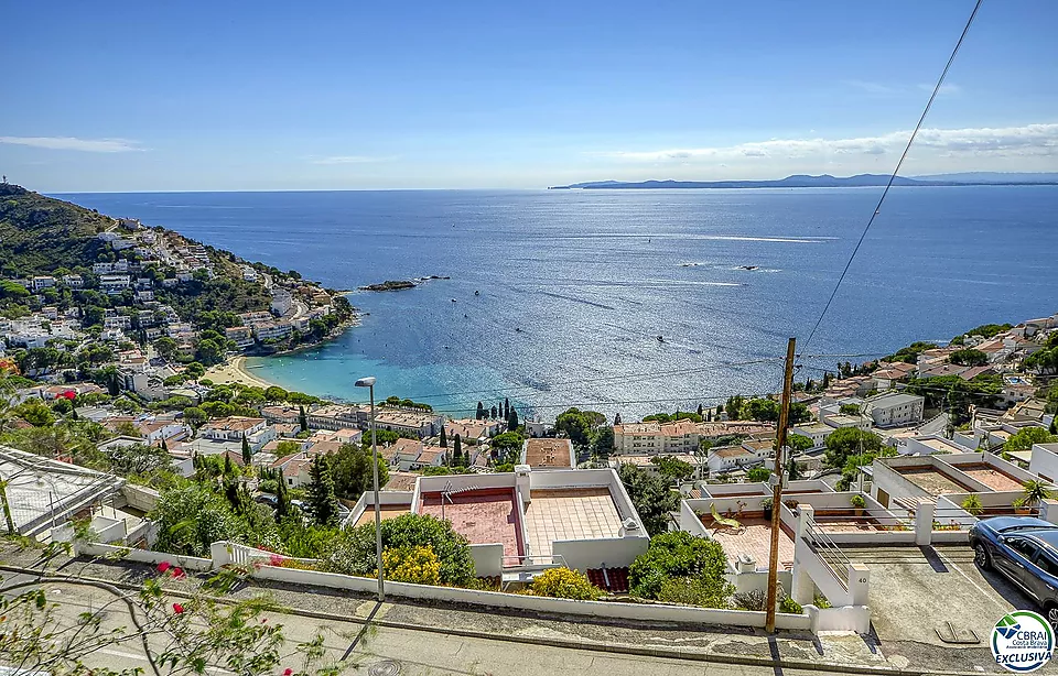 Impresionante Casa Reformada con Vistas al Mar en Canyelles Petites