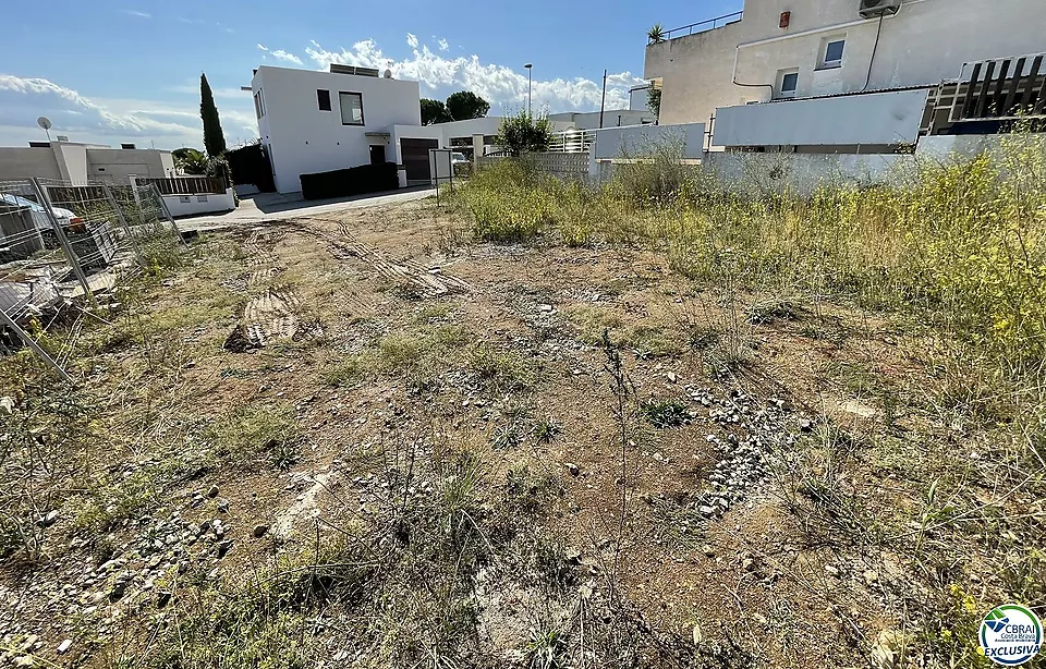 Construeix la teva nova casa a pocs minuts de la platja! Bona oportunitat!