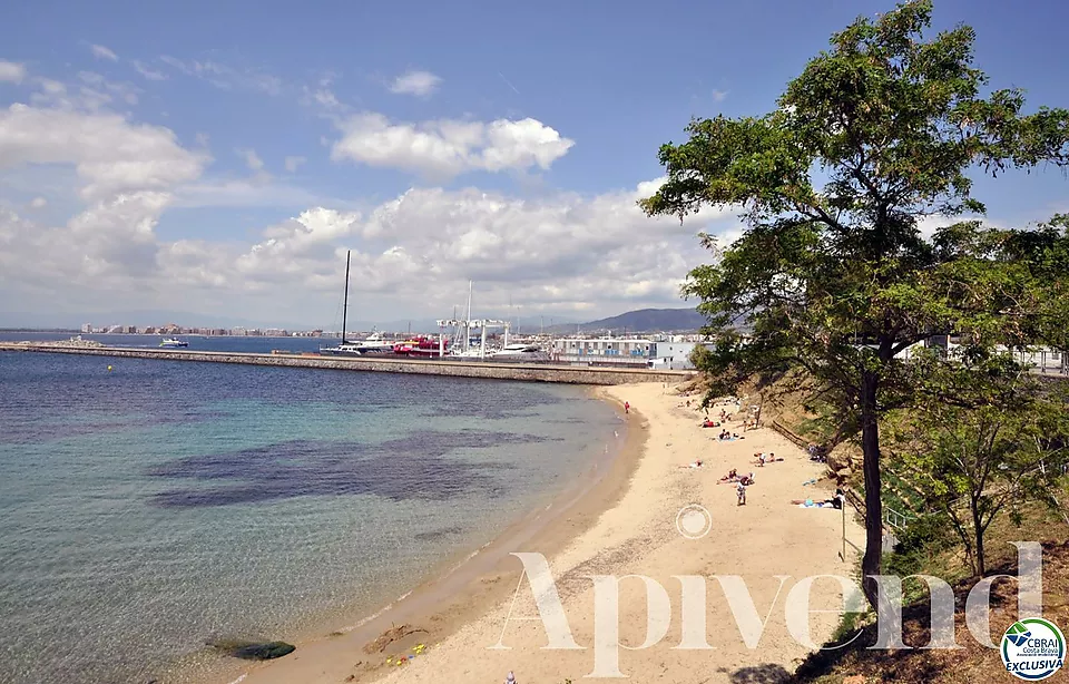 Construeix la teva nova casa a pocs minuts de la platja! Bona oportunitat!