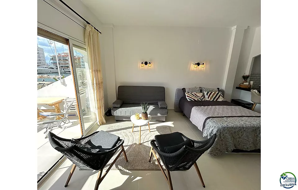 Grand et moderne studio au canal avec de jolies vues sur Empuriabrava, sud-ouest, terrasse