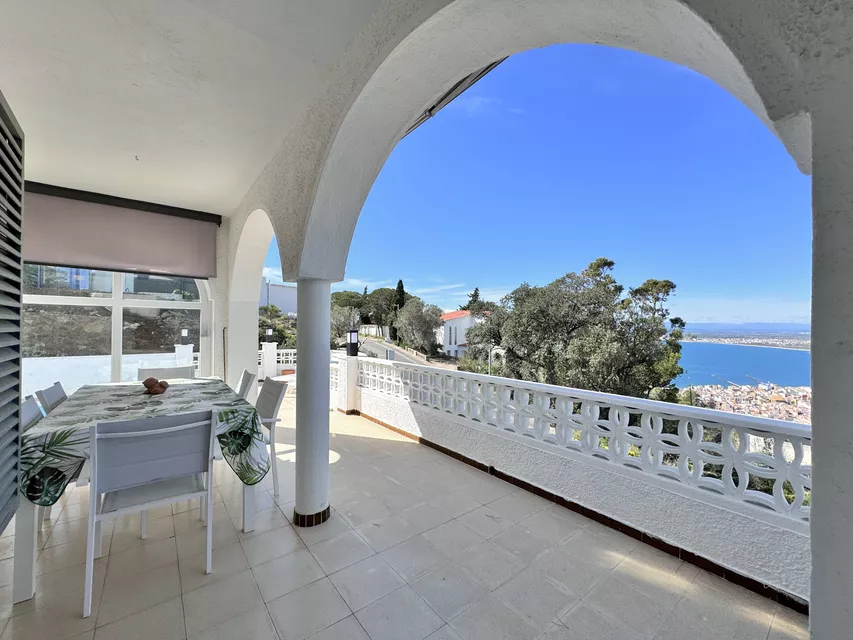 Maison à vendre entre ciel et terre, entre mer et montagne-Els Grecs, Roses.