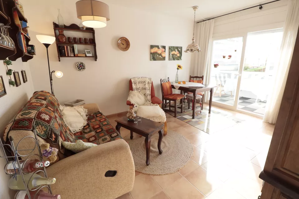 Nice apartment with sea views, 2 bedrooms, 2 terraces and 100 meters from the beach.