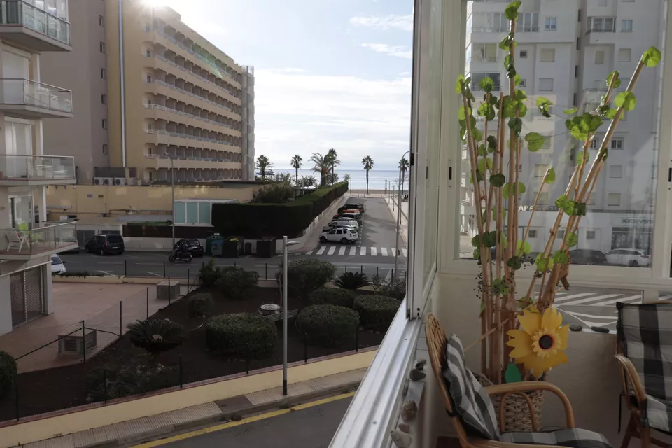 Nice apartment with sea views, 2 bedrooms, 2 terraces and 100 meters from the beach.