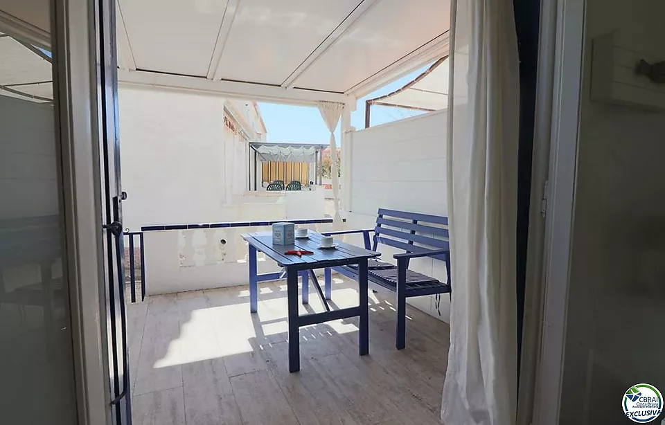 Casa con gran terraza al sur adosada ubicada en la zona de Sant Maurici en Empuriabrava