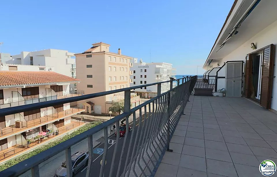 Àtic ampli amb una gran terrassa de 31 m² a 50 m de la platja a Salatà