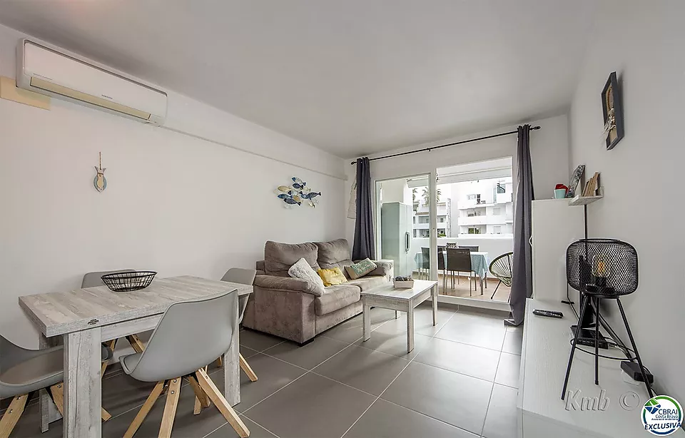 Apartament de 2 habitacions amb vistes a la piscina