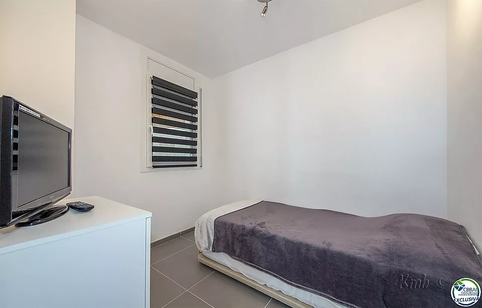 Apartament de 2 habitacions amb vistes a la piscina