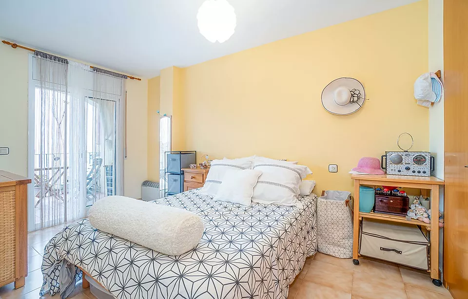 Apartament amb dos dormitoris i aparcament interior