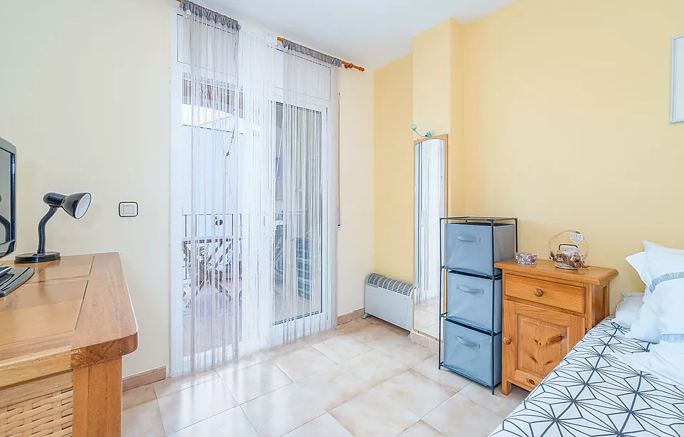 Apartament amb dos dormitoris i aparcament interior