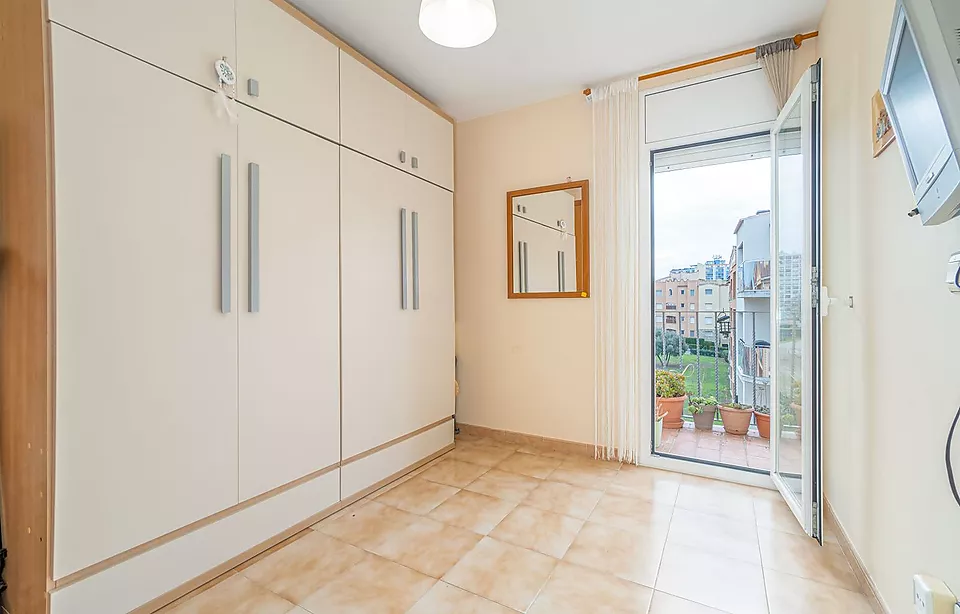 Apartament amb dos dormitoris i aparcament interior