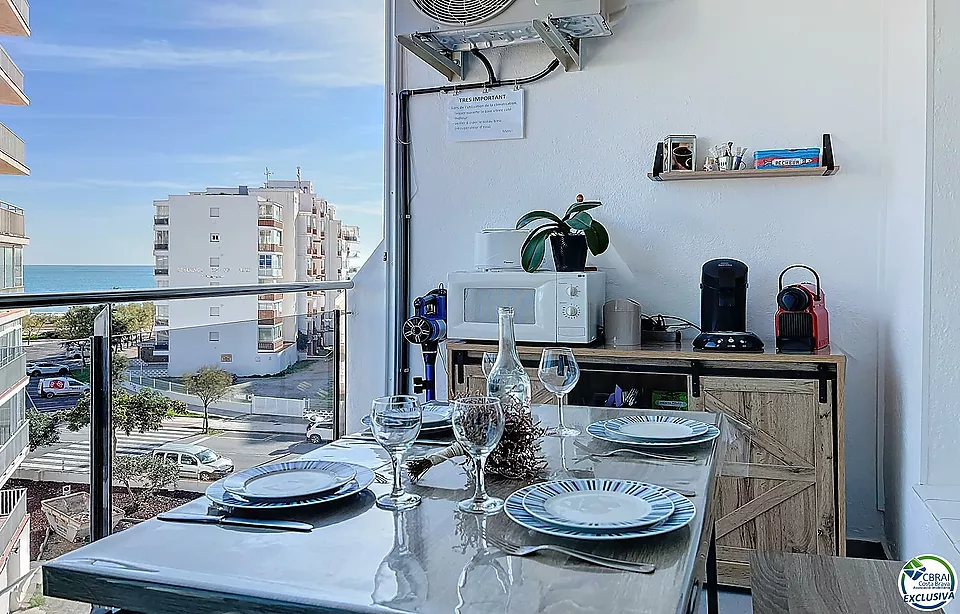 Renovated Studio 50m from the Beach in Roses, Costa Brava – Sea View and High-End Features