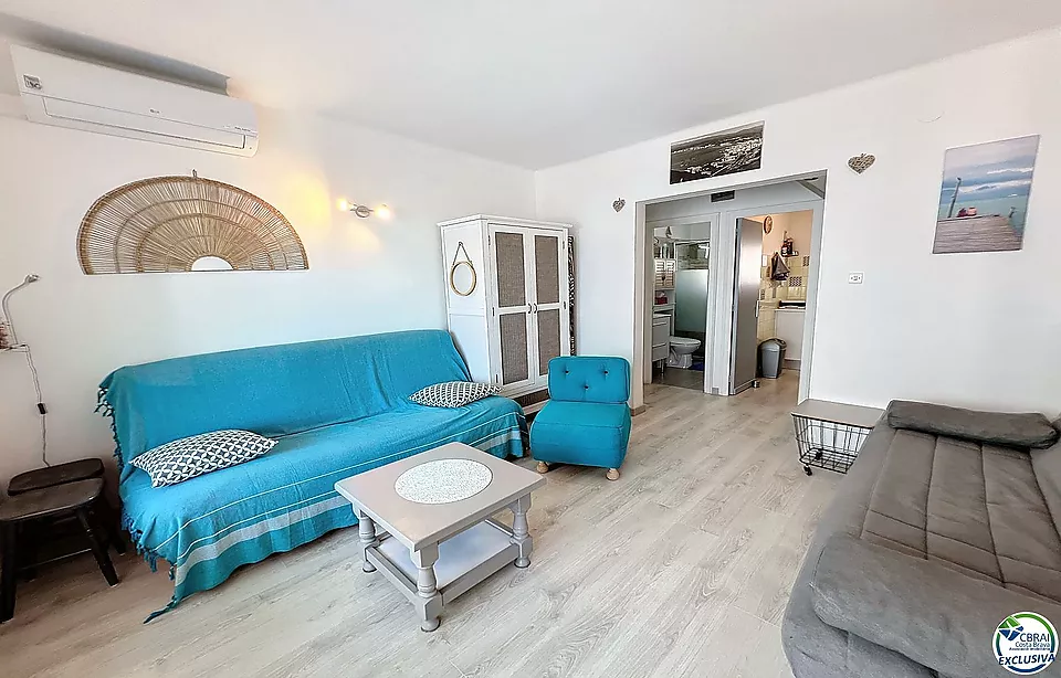 Renovated Studio 50m from the Beach in Roses, Costa Brava – Sea View and High-End Features