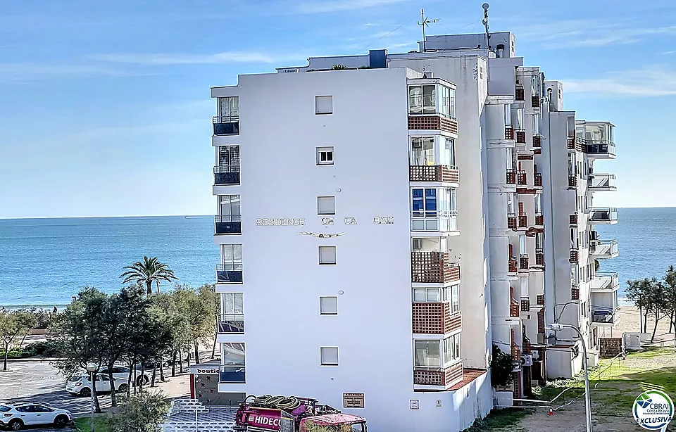 Renovated Studio 50m from the Beach in Roses, Costa Brava – Sea View and High-End Features