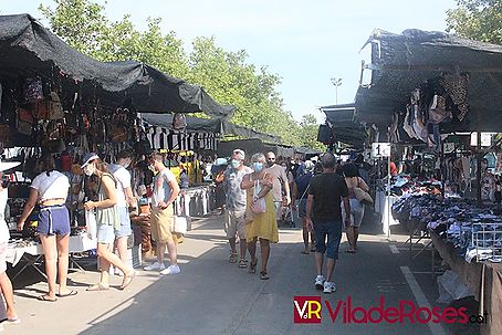 El Mercat de la Roba de Roses obrirà, després de més 2 mesos tancat, aquest diumenge 21 de març